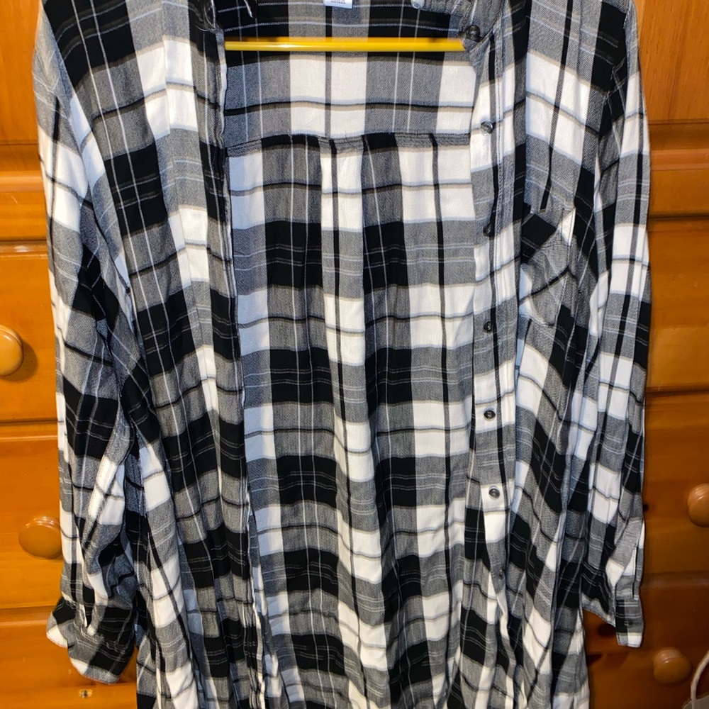 Black and white long flannel